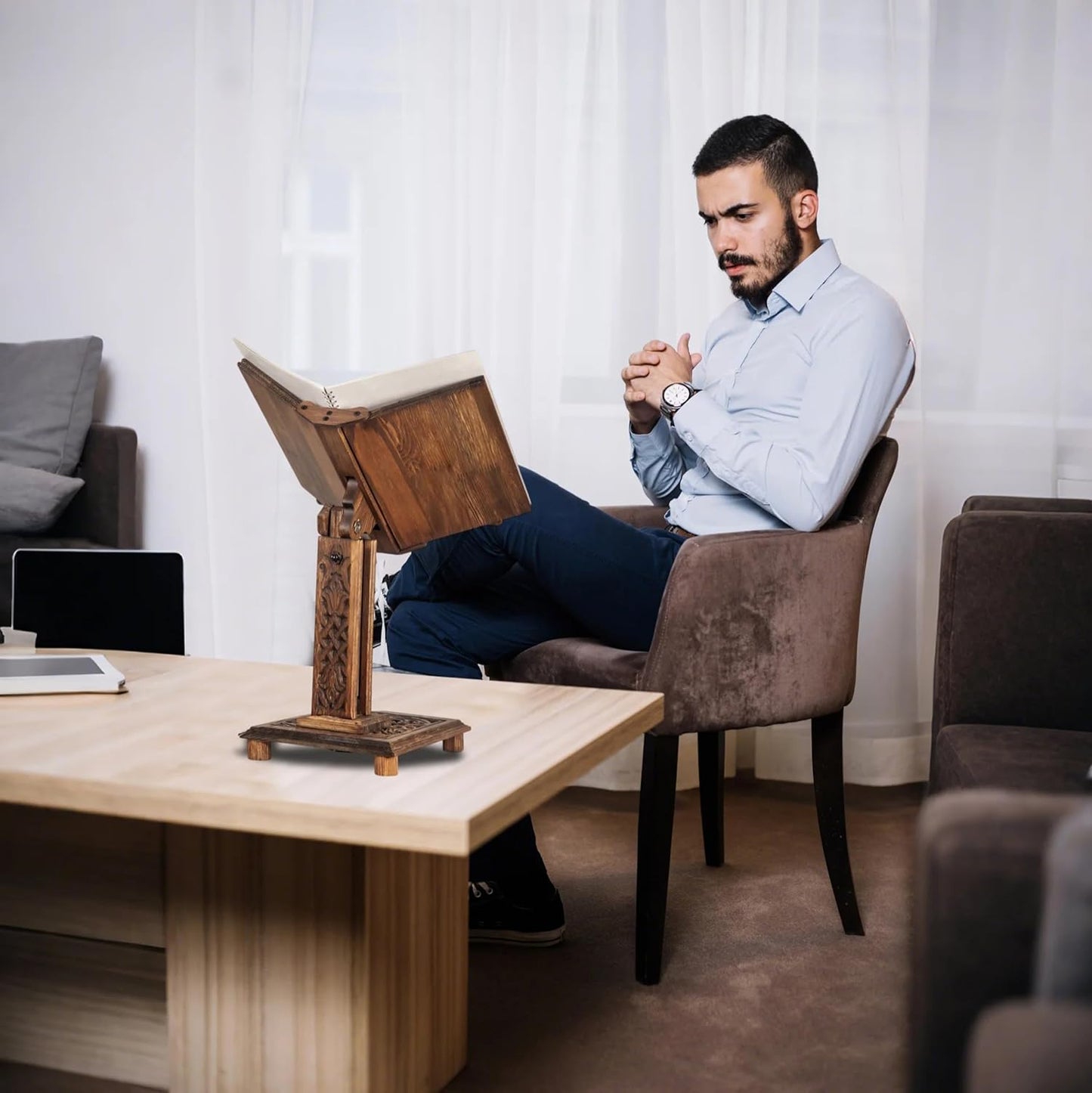 Verstellbarer Buchständer aus Holz