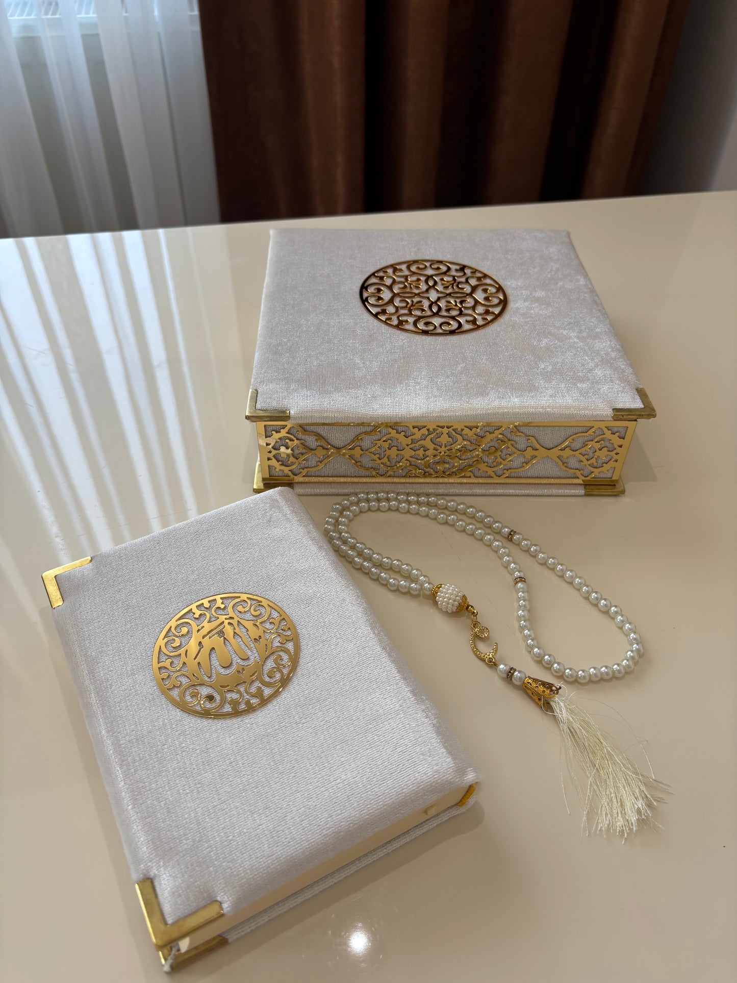 Velvet Covered Quran and Pearl Tasbih in Wooden Decorative Box | Islamic Gift Set | Muslim Eid Ramadan Gift