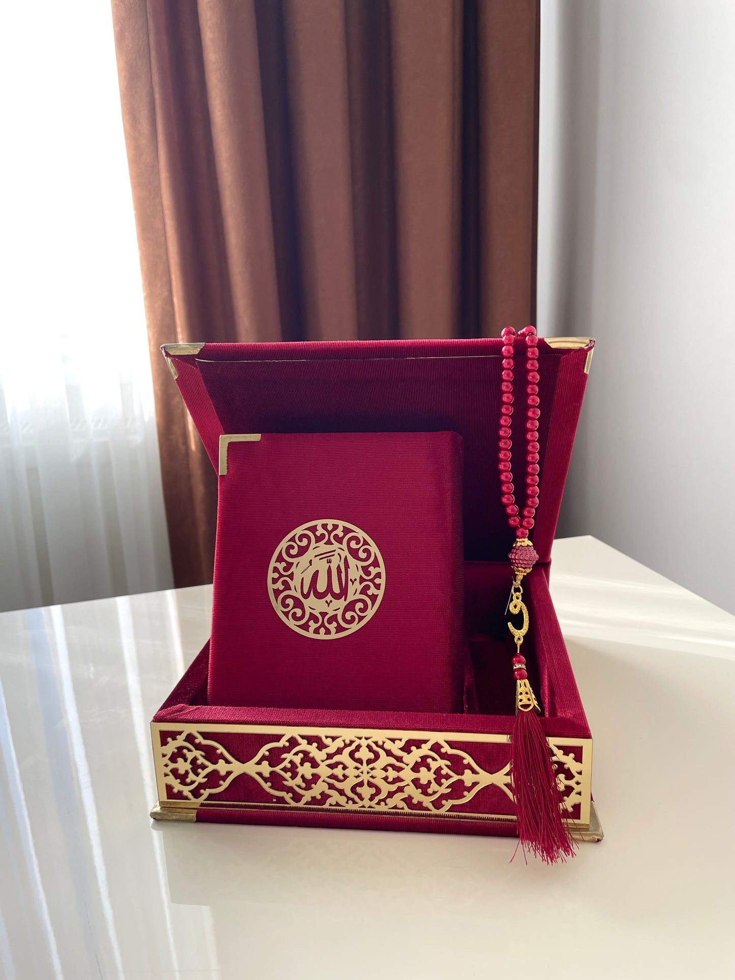 Velvet Covered Quran and Pearl Tasbih in Wooden Decorative Box | Islamic Gift Set | Muslim Eid Ramadan Gift